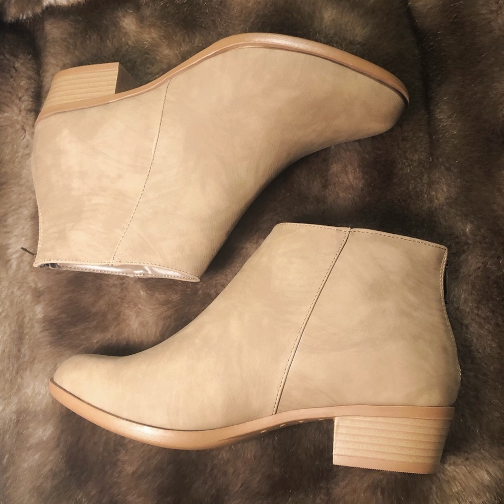 Elisha Ankle Booties - Size 9
